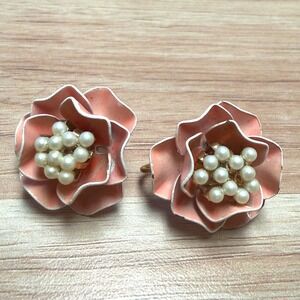 Marvella Vintage Pink Enamel Flower Faux Pearl Clip On Earrings Gold Tone 1"